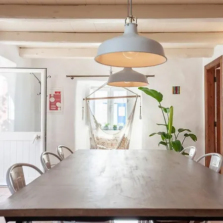 Oliveira Surf House Ericeira *