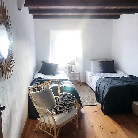 Oliveira Surf House Ericeira *