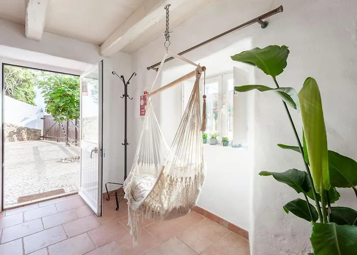 Oliveira Surf House Ericeira *