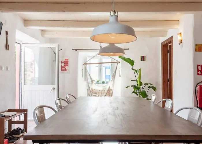 Oliveira Surf House Ericeira *